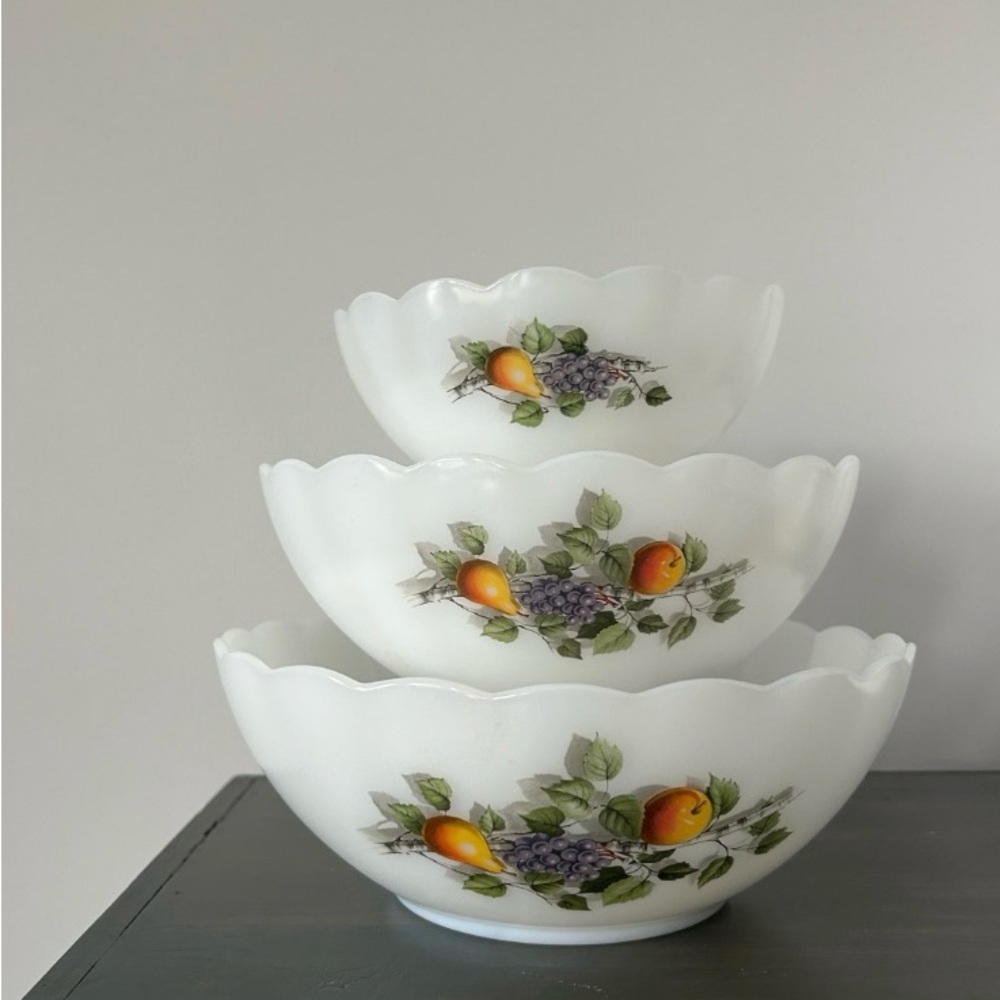 Acropal ‘Fruits de France’ Milkglass Nesting Bowls Set of 3